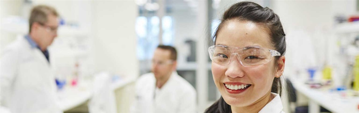 A research scientist in the cancer research laboratory